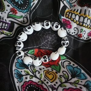 NEW 💀 ☠️ Skull Bracelet made by me! Great quality beads, fun to wear.